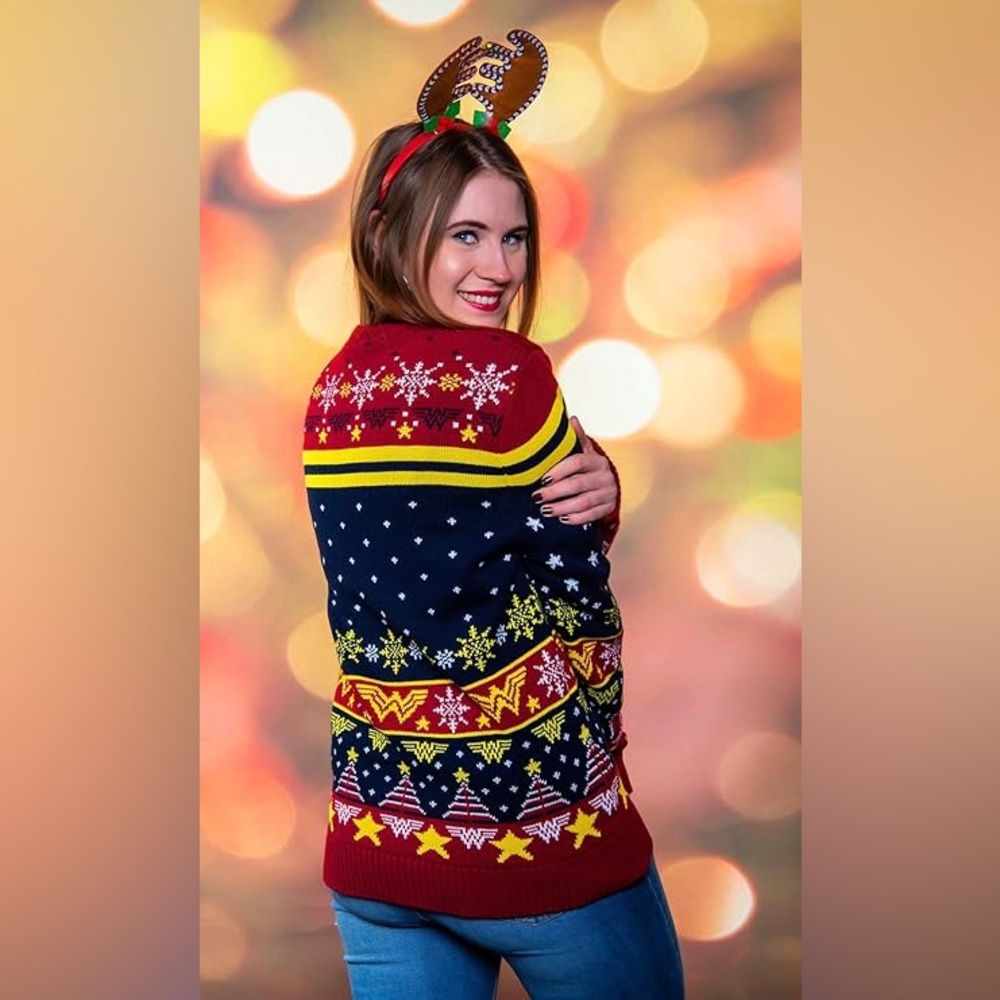 Wonder Woman Sweater NWOT XL - Picture 3 of 12